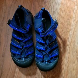 Keen Shoes size 5